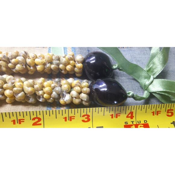 Cluster shell Lei, 31" Lei- genuine Trochus shells & Kukui nuts w/ribbon tie - Picture 5 of 6